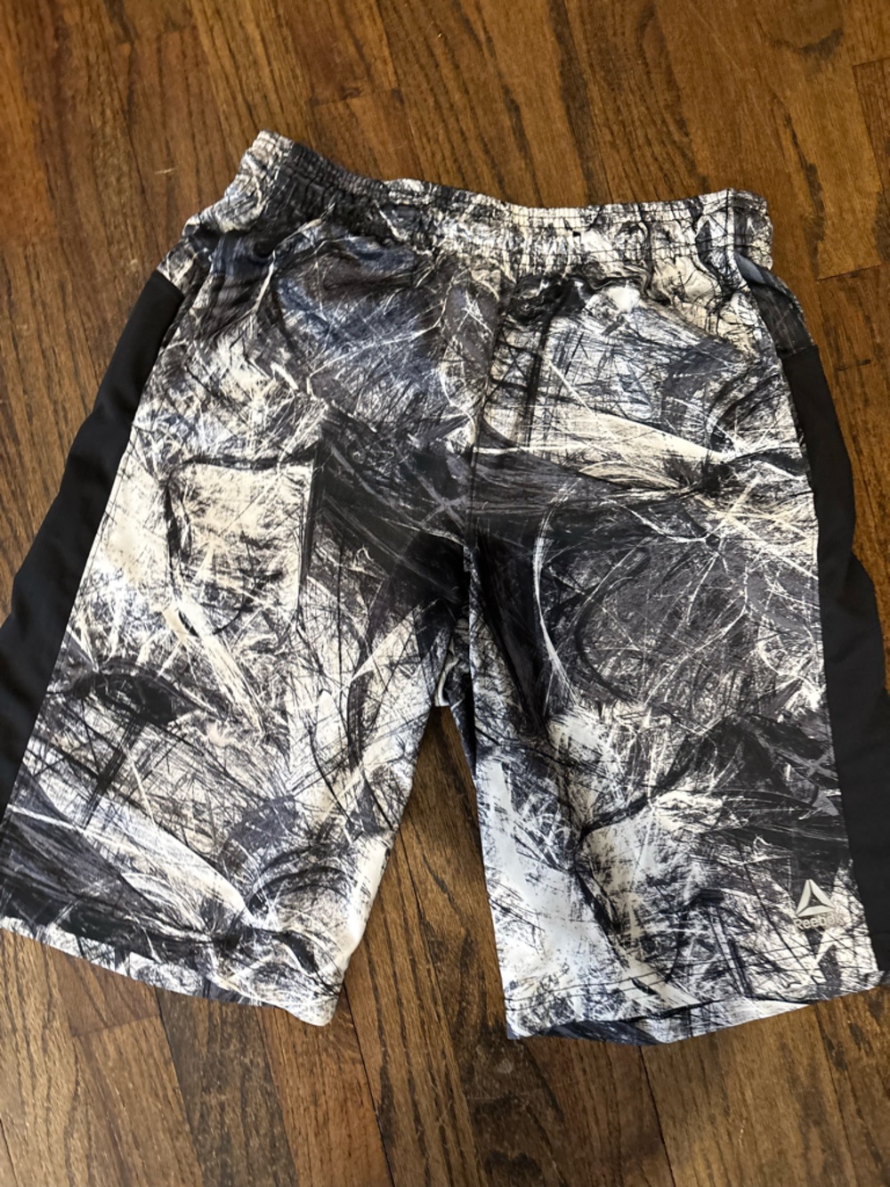 Reebok Black & White Abstract Print Kids Shorts xl 18/20 - Picture 2 of 7